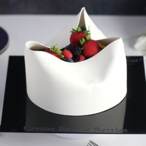 Crème Brulé With Berries Cake